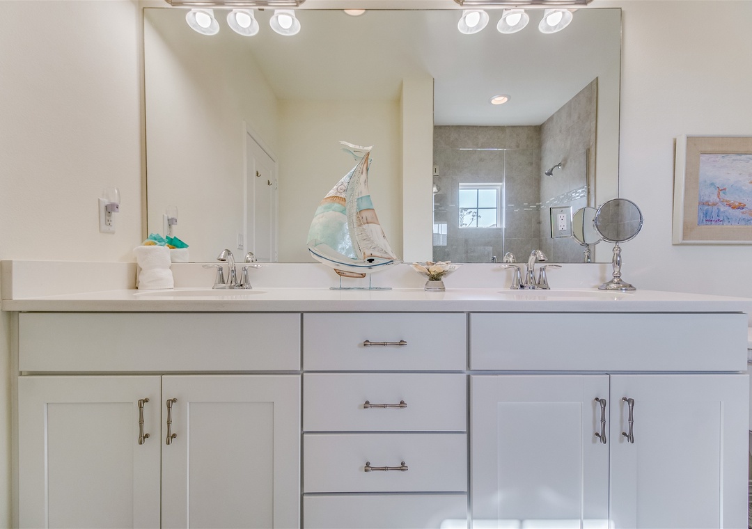 Lost Key A Salty Suite Guest Bathroom #1 Double Vanities