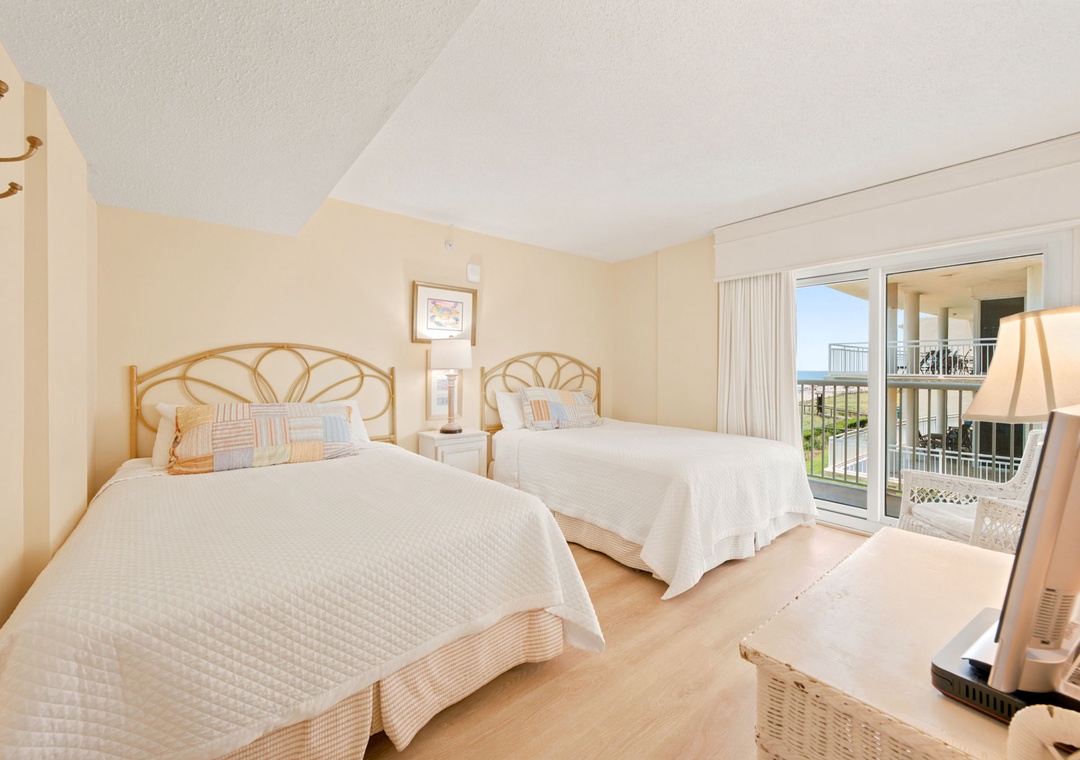 Sandy Key 338- Wake to soft coastal light in this serene twin bedroom with a balcony overlooking the sea. The gentle décor invites restful mornings and peaceful evenings.