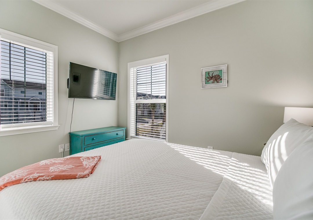 Lost Key Shore To Please Guest Bedroom #1 with Attached Bathroom