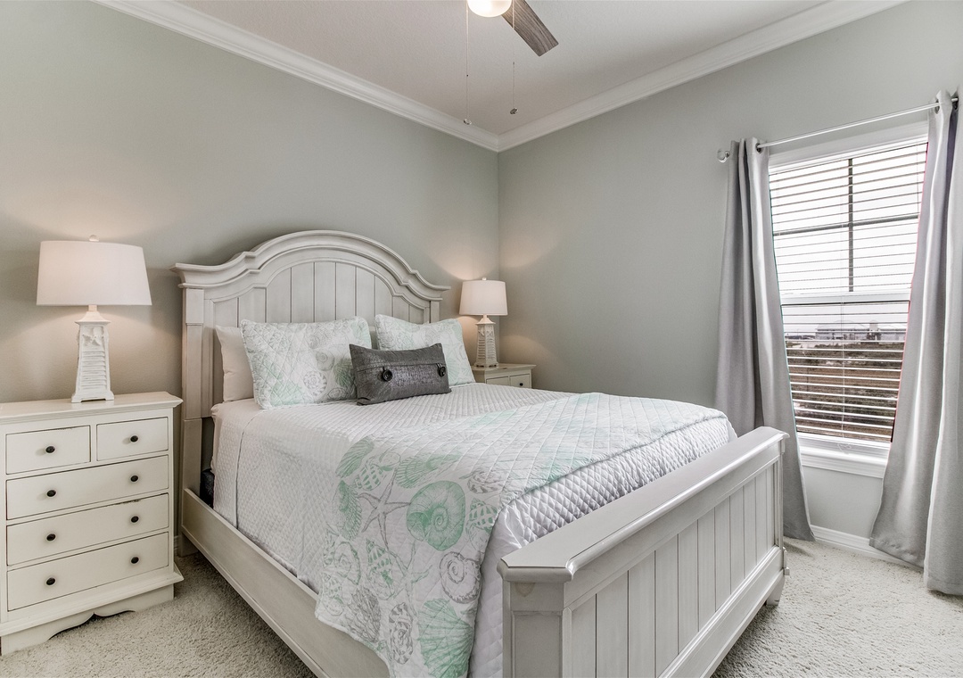 Lost Key The Happy Place Guest Bedroom #2 Queen Bed