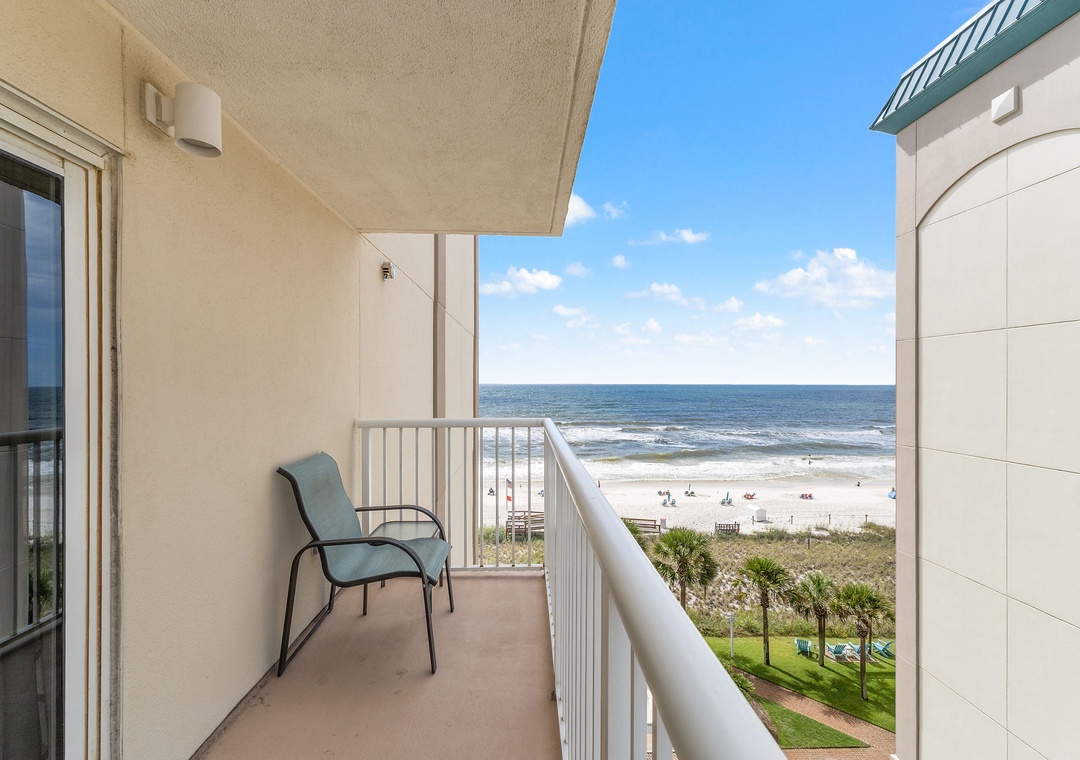 Sandy Key 628- Settle into your private balcony chair and let the ocean breeze wash over you. Watch beachgoers below, listen to the waves, and soak in endless sea views—your perfect coastal retreat awaits.