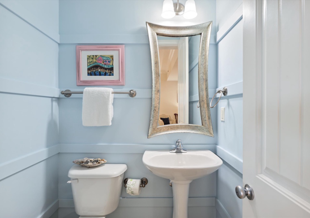 Sailmaker 901 Guest Bathroom #2