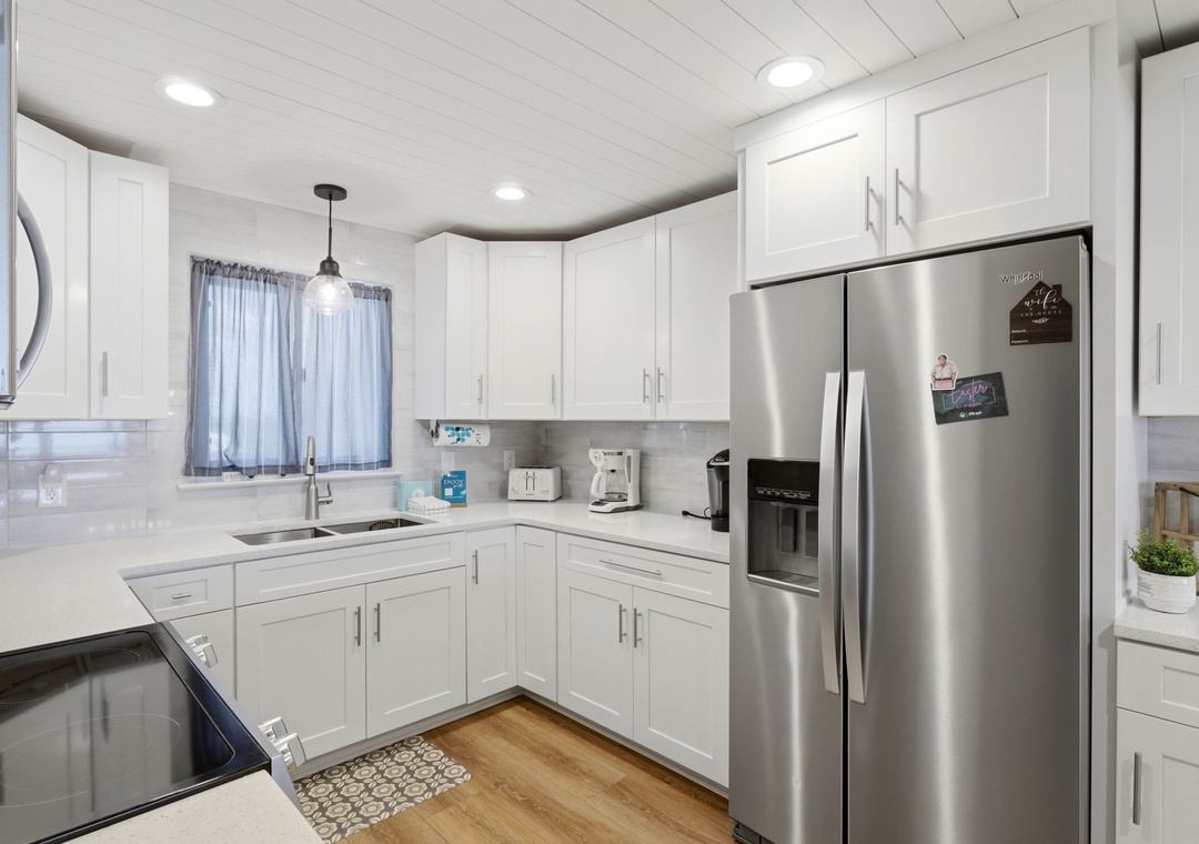 Sandy Key 622- Update Kitchen & Stainless Steel Fridge