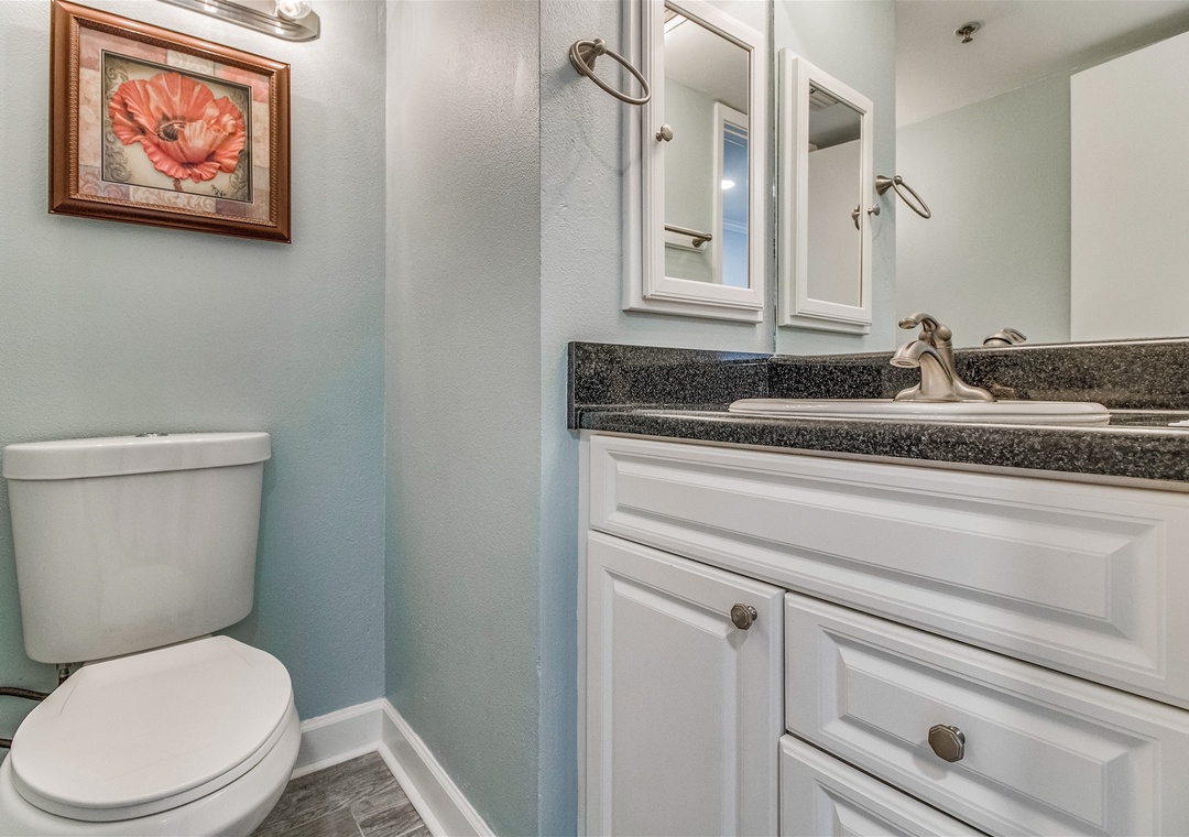 Perdido Sun 1004 Guest Bathroom #1