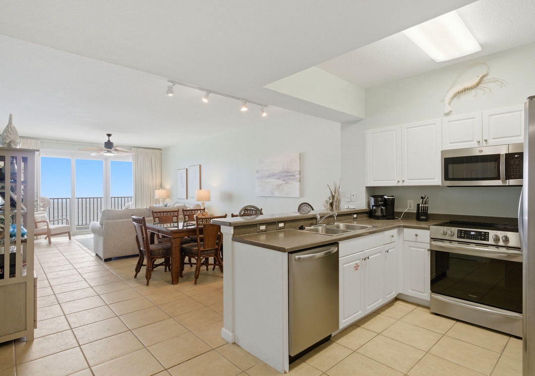 Windemere 906- Kitchen to the Balcony