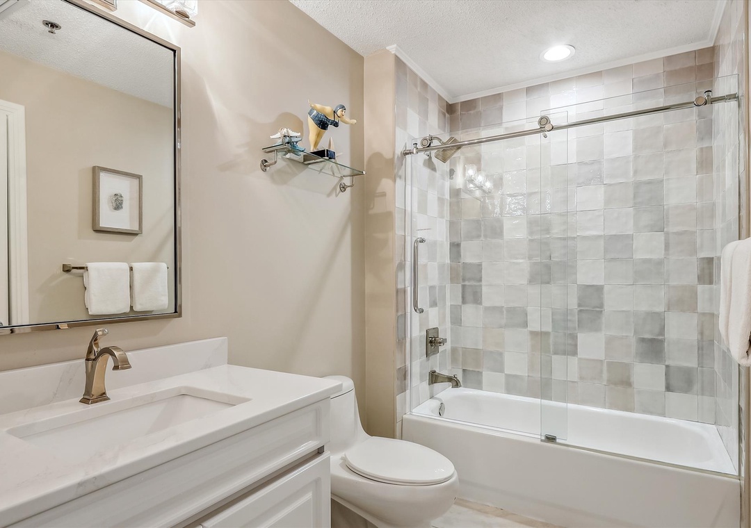 Beach Colony Tower PH1A (16A) Guest Bathroom #1