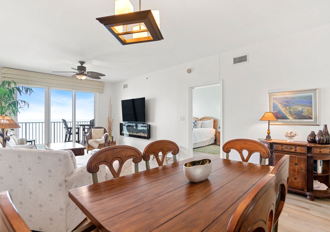 Windemere 803 - Dining Area & Living room with Balcony View