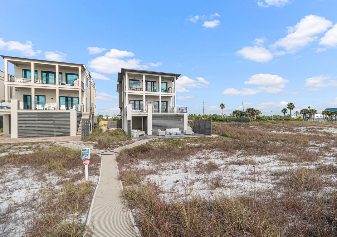 View of Viviana 1 from the Back Exterior