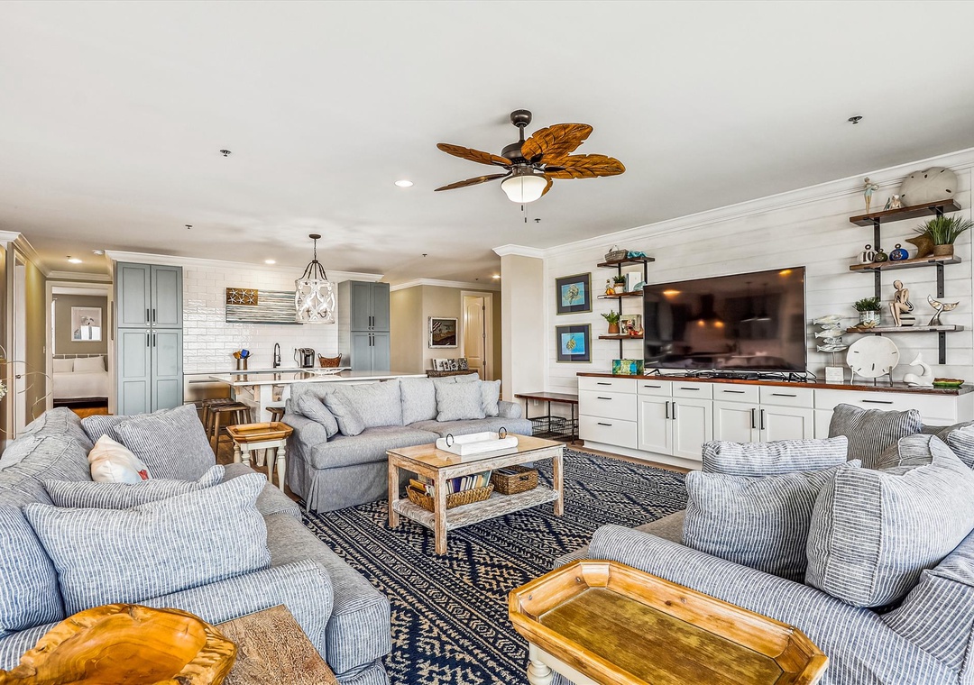 Sailmaker 1001 Living Room and Dining Area