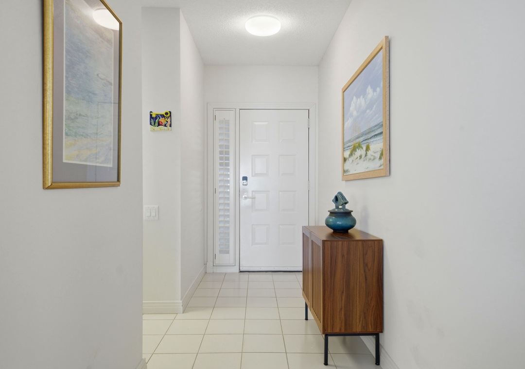 Beach Colony West 15C- Entrance View