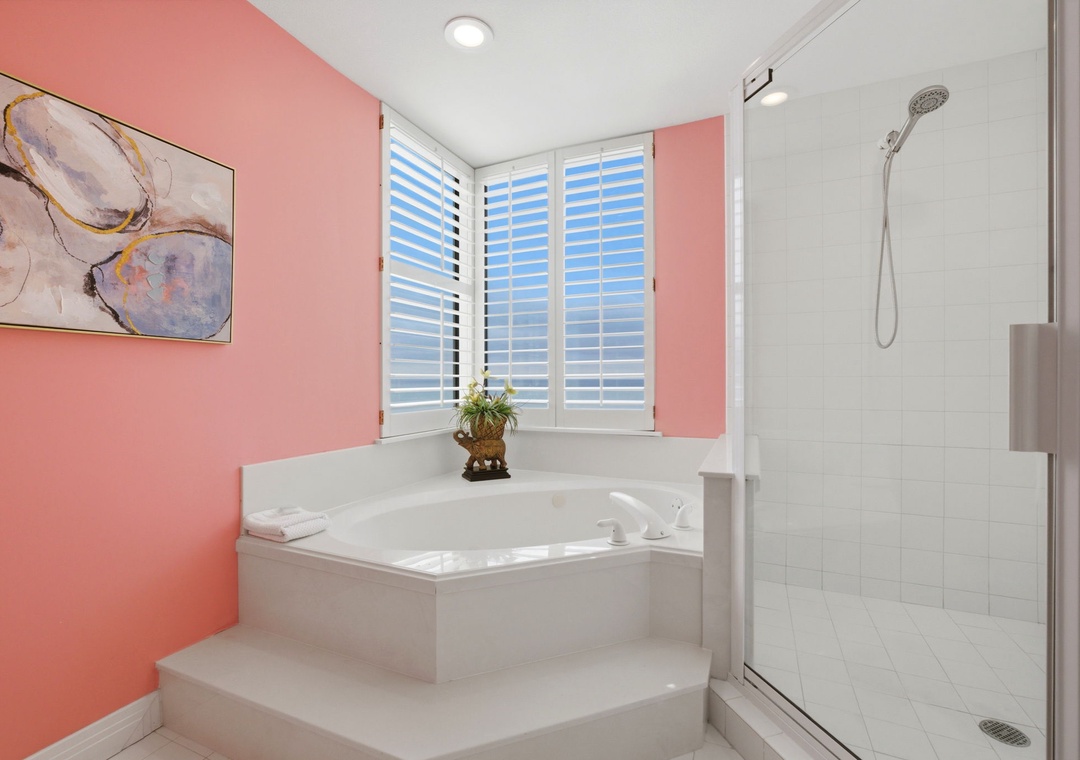 Beach Colony Tower PH3B (18B)- Bathroom 1 Shower & Jetted Tub