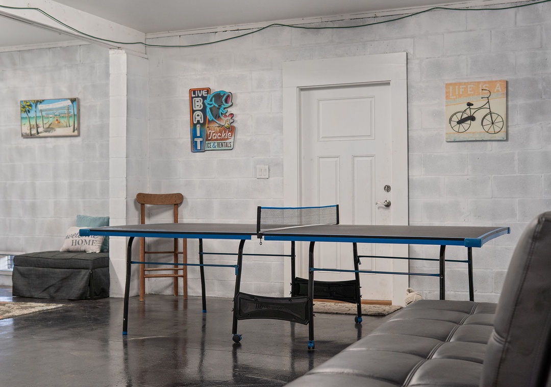 Saltwater & Sunsets- Challenge your friends to a friendly ping-pong match in your game room. Soft seating lets you relax between volleys.