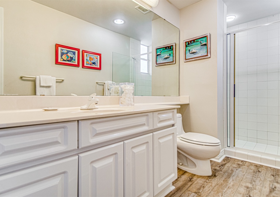Beach Colony Tower 15A Second Guest Bathroom