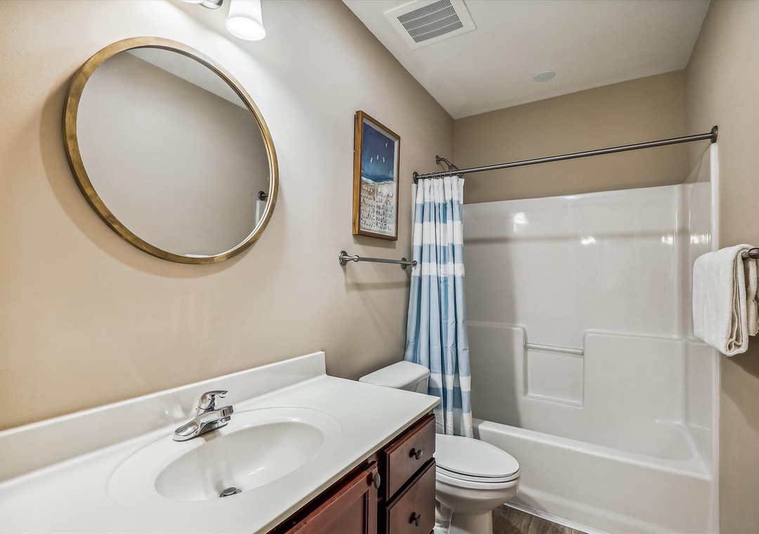 Sailmaker 1001 Guest Bathroom #2