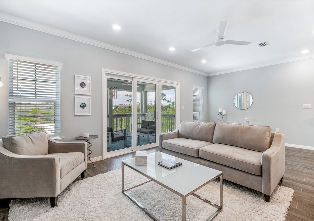 Lost Key Afterdune Delight Living Room and Balcony