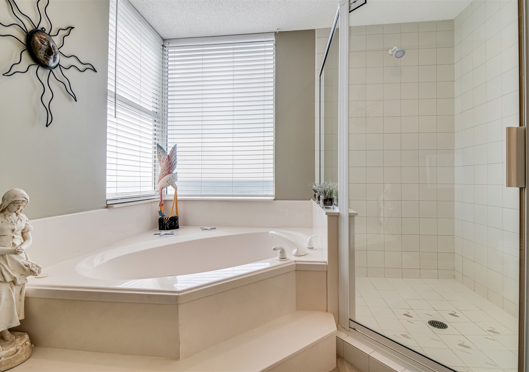 Beach Colony Tower 6B master Bathroom Tub