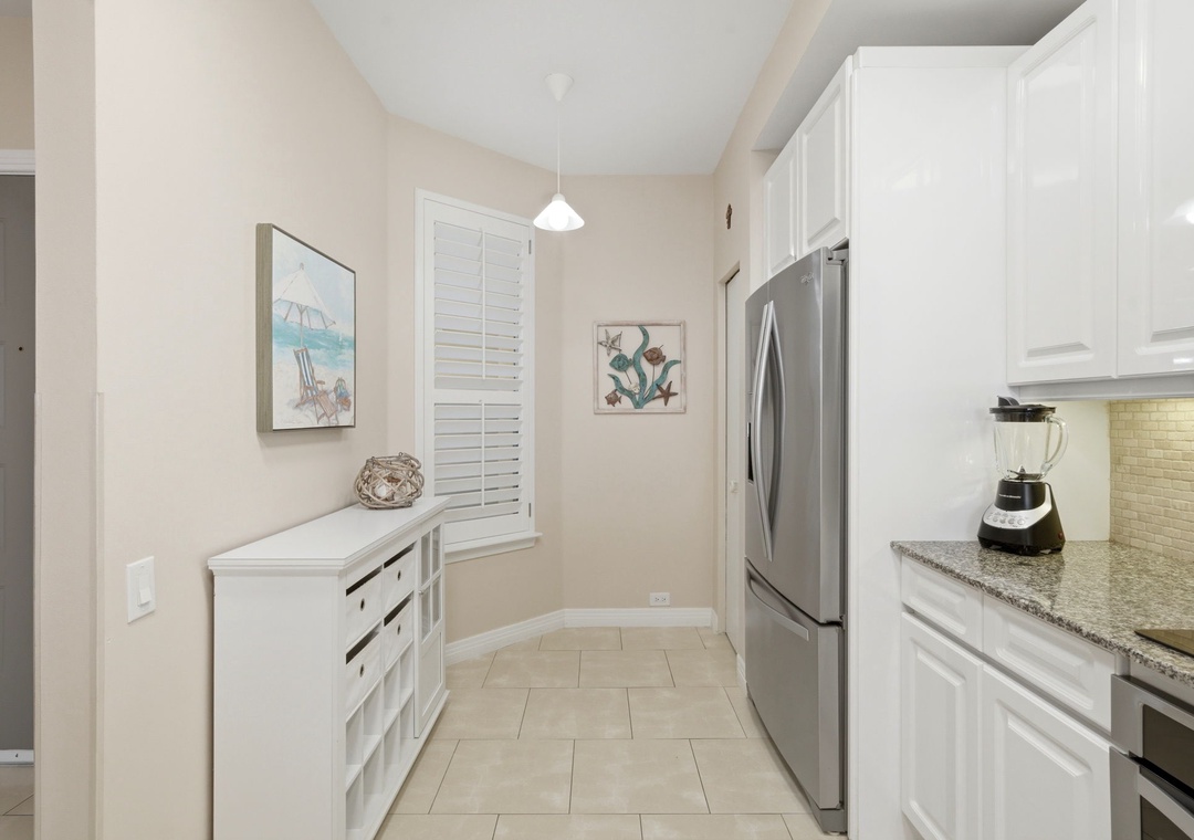 Beach Colony Tower PH1B -Whip up your morning coffee or prepare a full meal in your bright, fully-equipped kitchen with stainless steel appliances, granite countertops, and coastal-inspired artwork that sets a relaxed vacation mood.