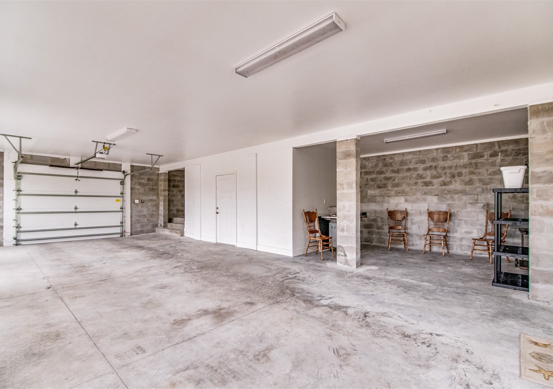 Lost Key Golf Coast Villa Garage