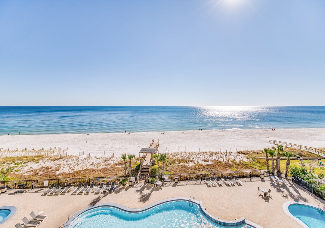 Palacio 404 View of Pool, Beach, and Ocean