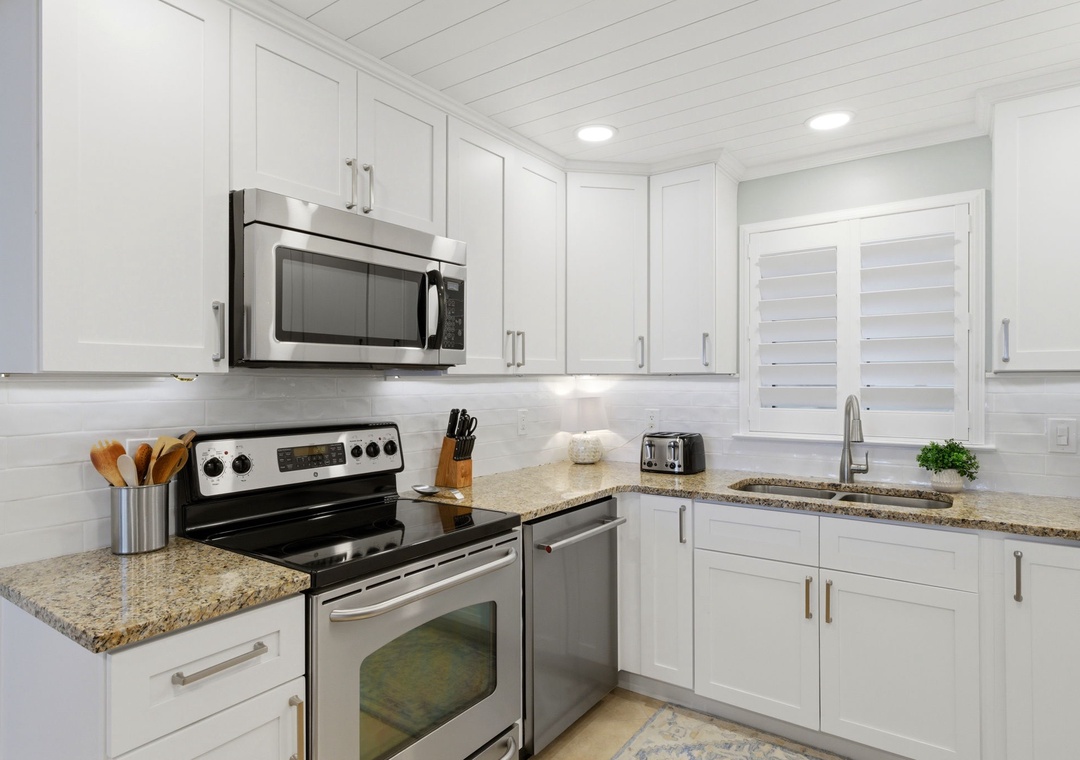 Sandy Key 818- Kitchen