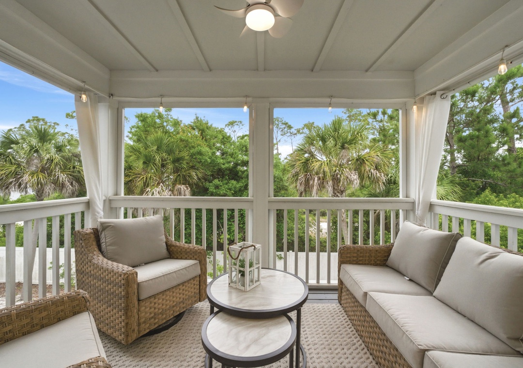 Salty Seagull- Relaxing Balcony