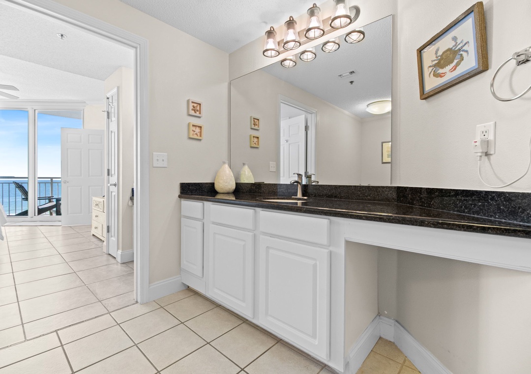 Palacio 404 Master Bathroom