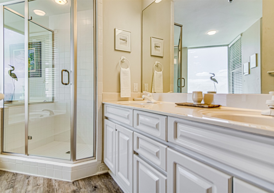 Beach Colony Tower 15A Master Bathroom