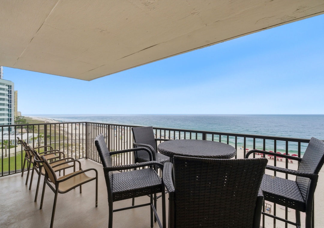 Ocean Breeze E601- Your private balcony offers stunning, unobstructed ocean views—perfect for morning coffee or sunset gatherings. Comfortable seating invites you to relax and soak in the coastal breeze.