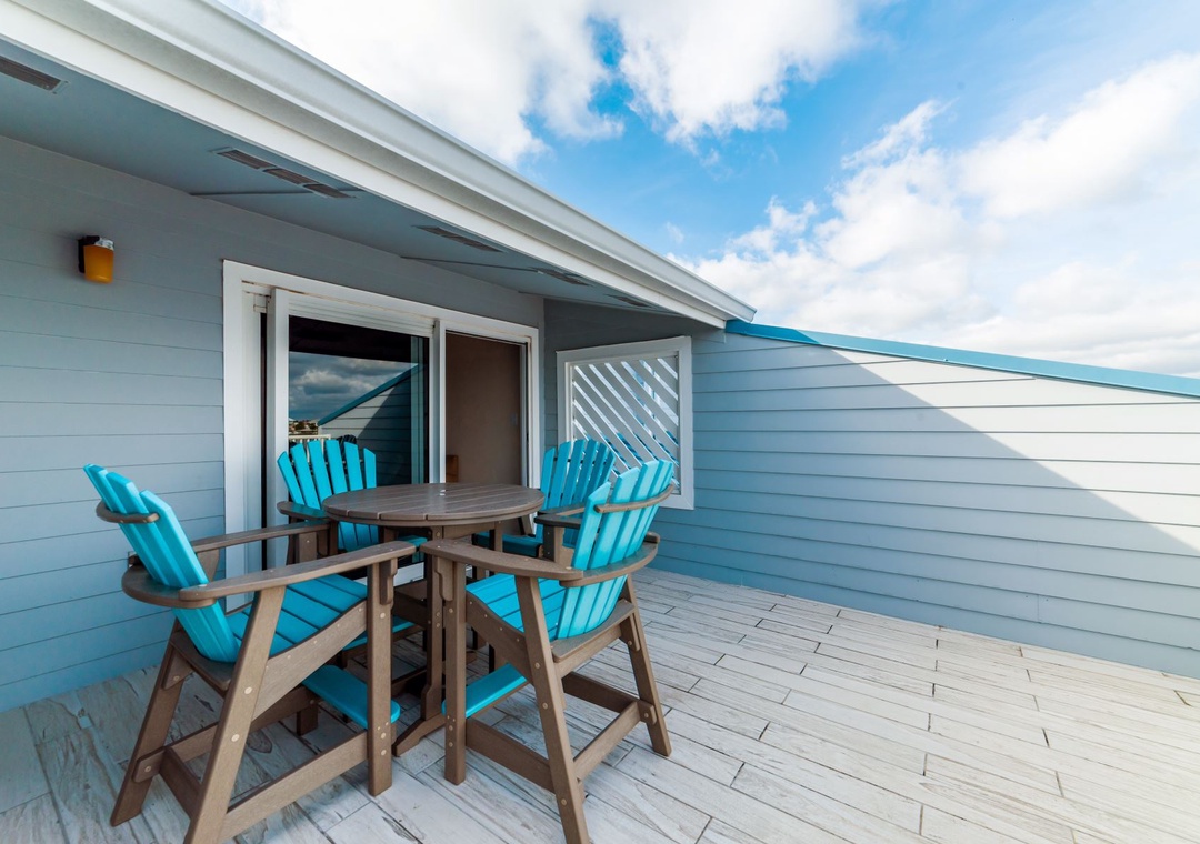 Sundown D32 Balcony with Table and Chairs