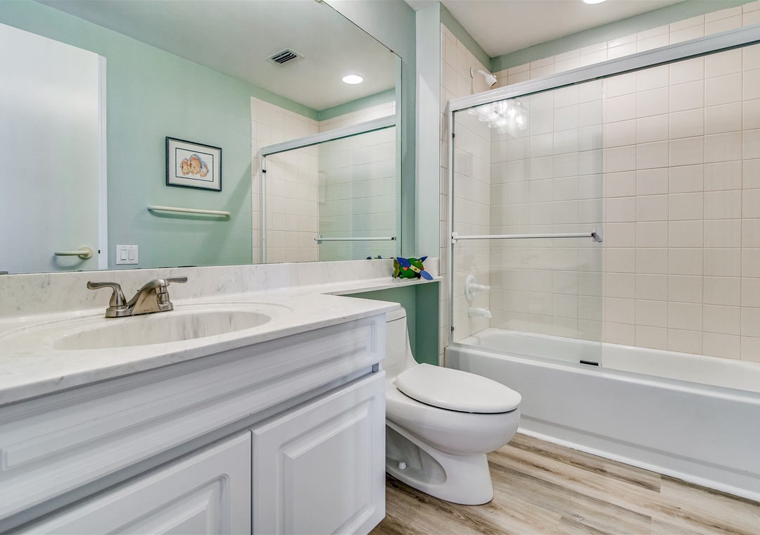Beach Colony West 6A Guest Bathroom #2