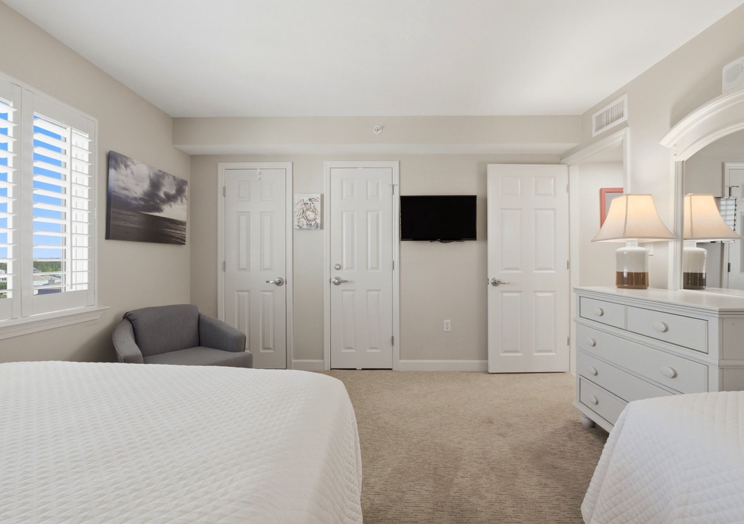Sandy Key 718- Bedroom 3 & TV View