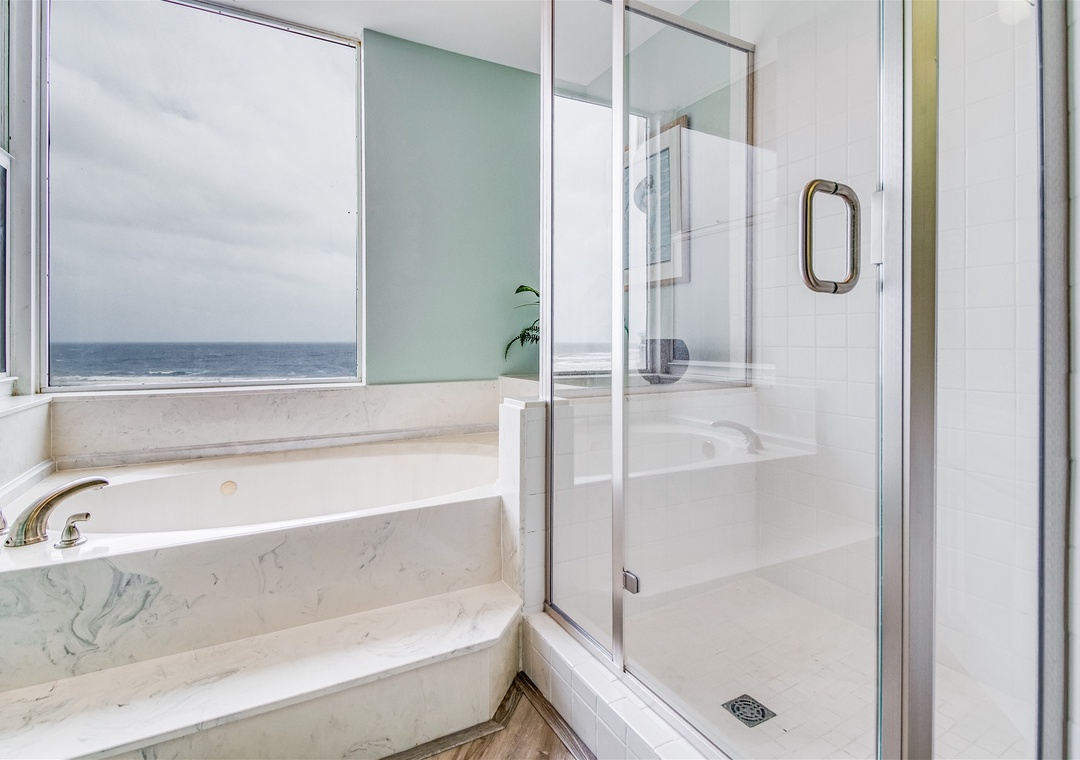 Beach Colony West 6A Master Bathroom Glass Shower and Tub