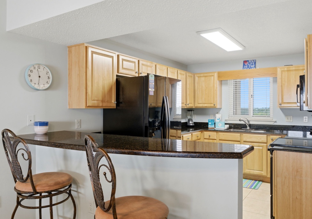 Sandy Key 817- View to Kitchen & Counter Seating