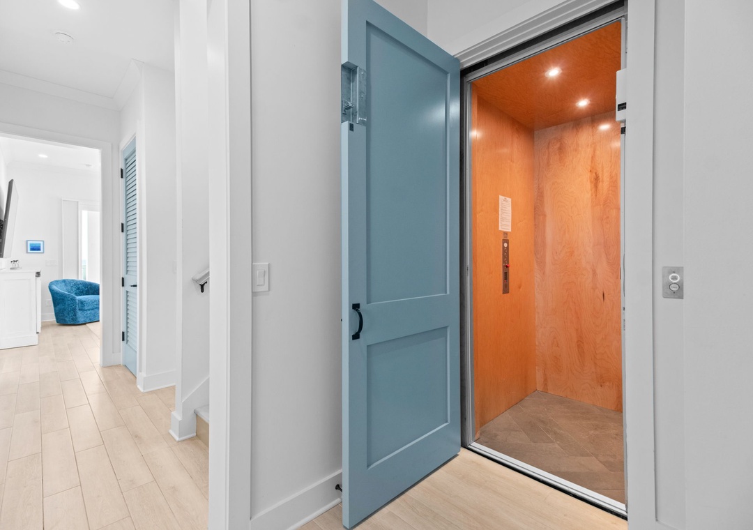 Vivianna #11- Second Floor - Elevator