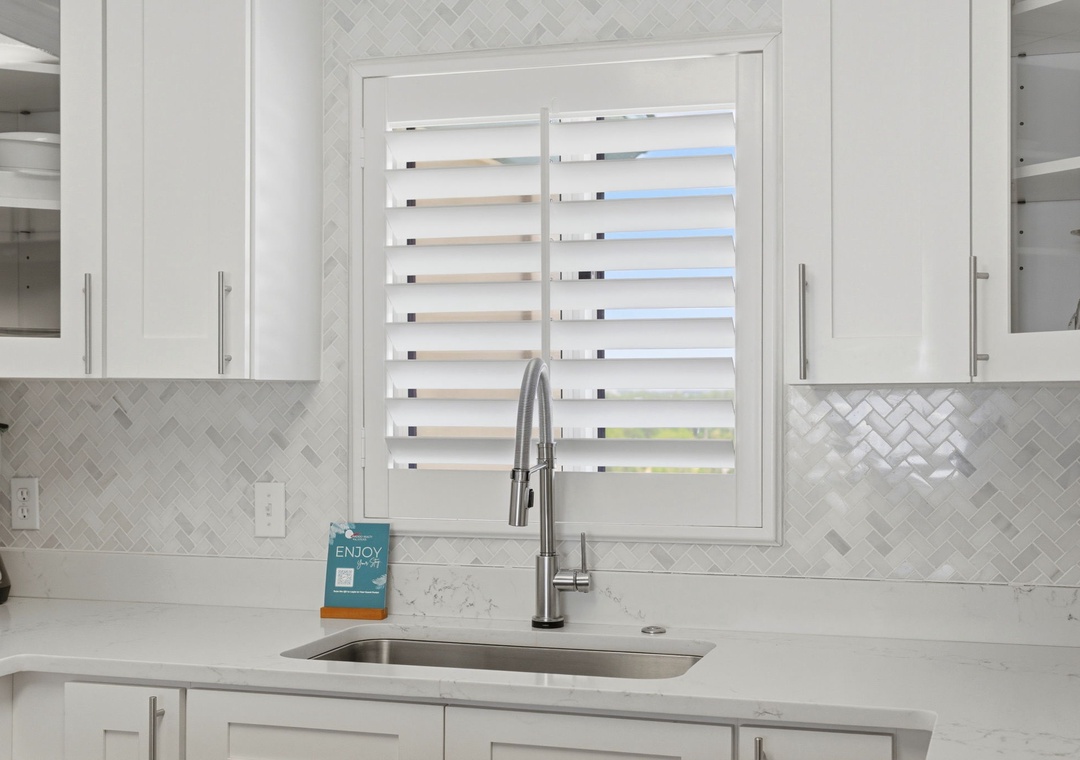 Sandy Key 827- Kitchen View of the Quartz Counter & Beautiful Backsplash