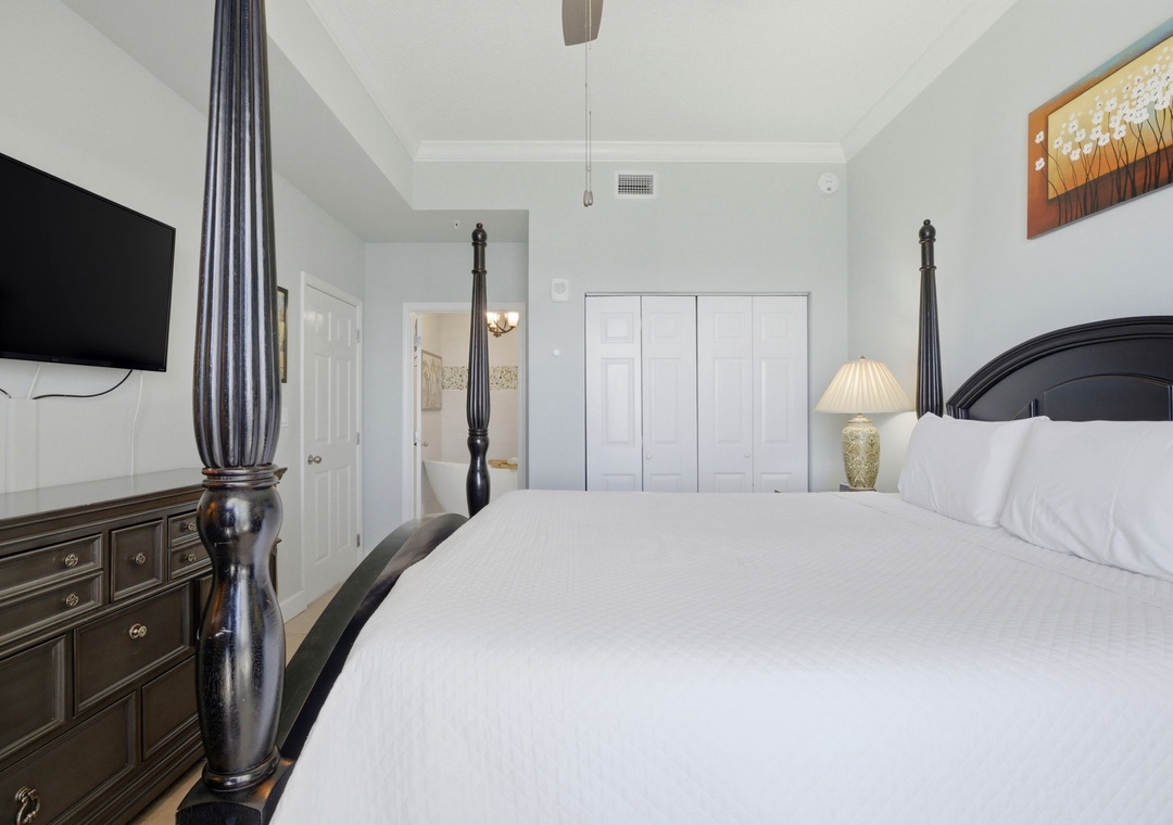 Windemere 1502- Bedroom 1 to Bathroom 1