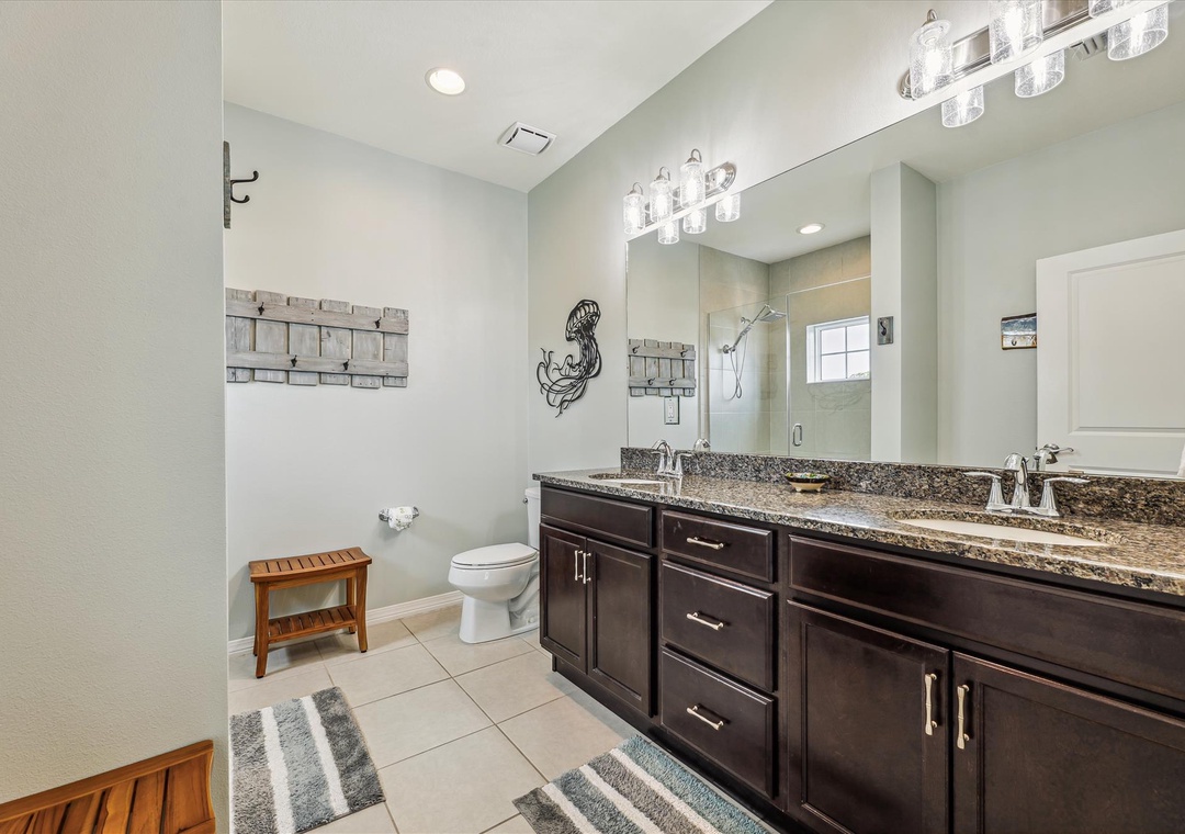 Key Breezes upper level-primary bath 18a3959