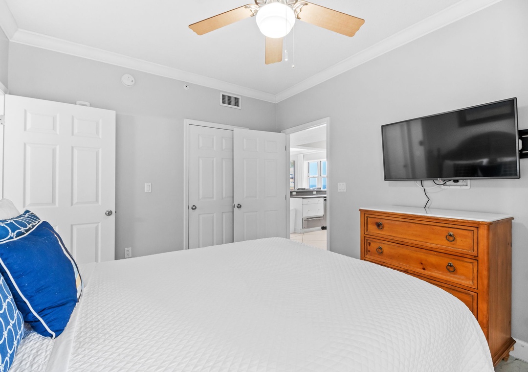 Windemere- 1008- Bedroom 3- View of TV and Closet