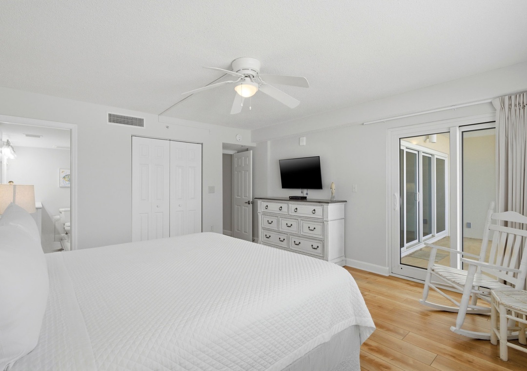 Sandy Key 318 Bedroom 1 & TV View