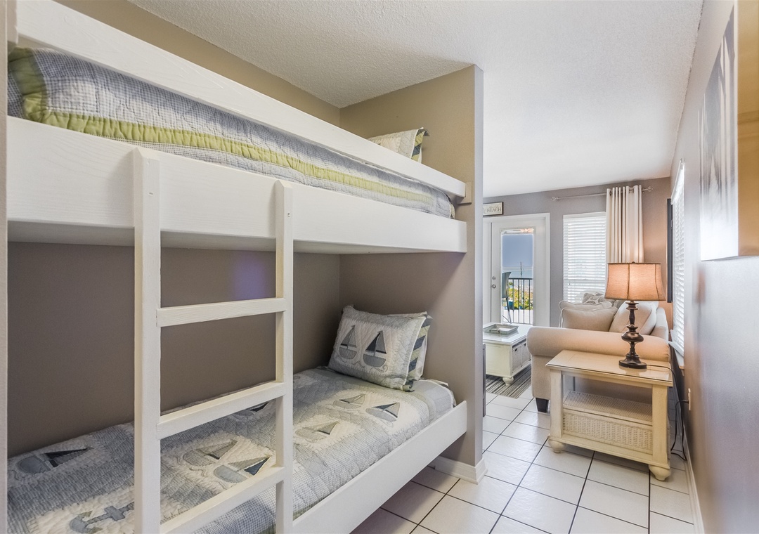 Grand Caribbean 417W Bunk Beds and Living Room