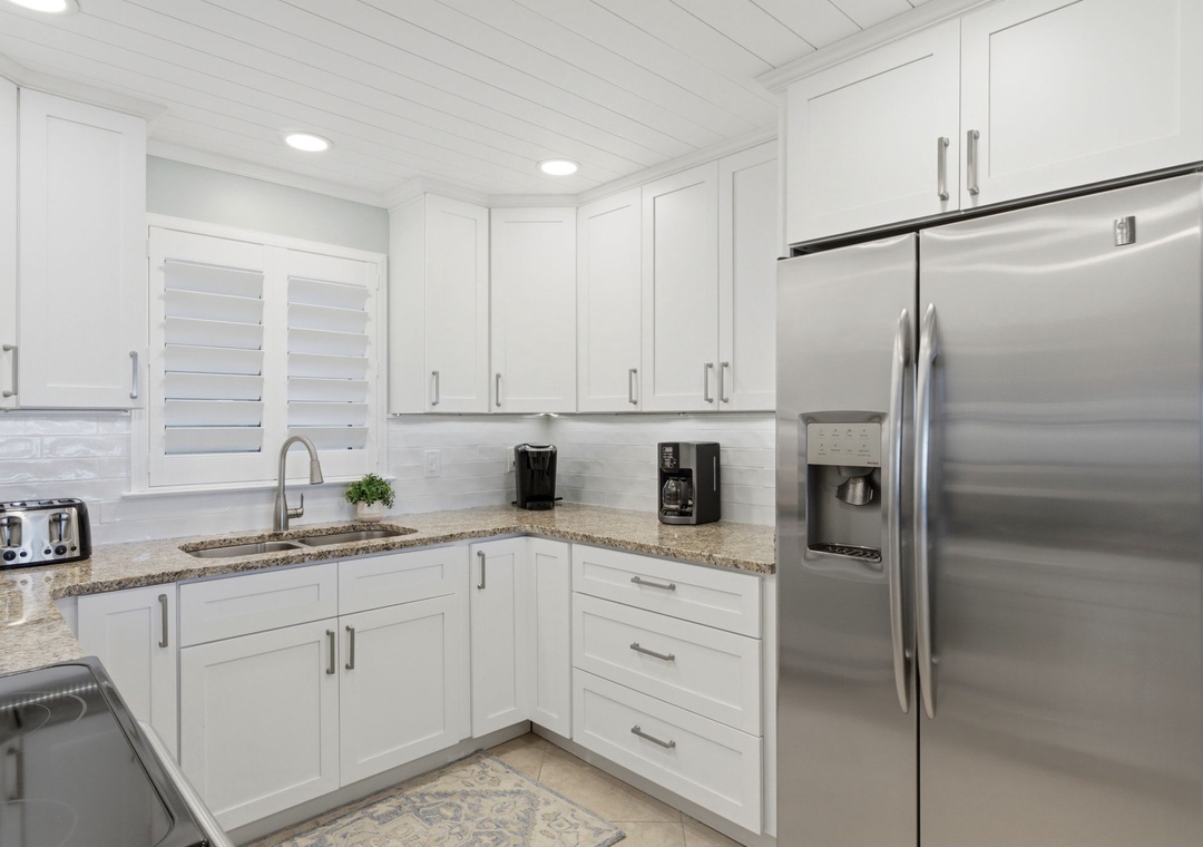 Sandy Key 818- Kitchen