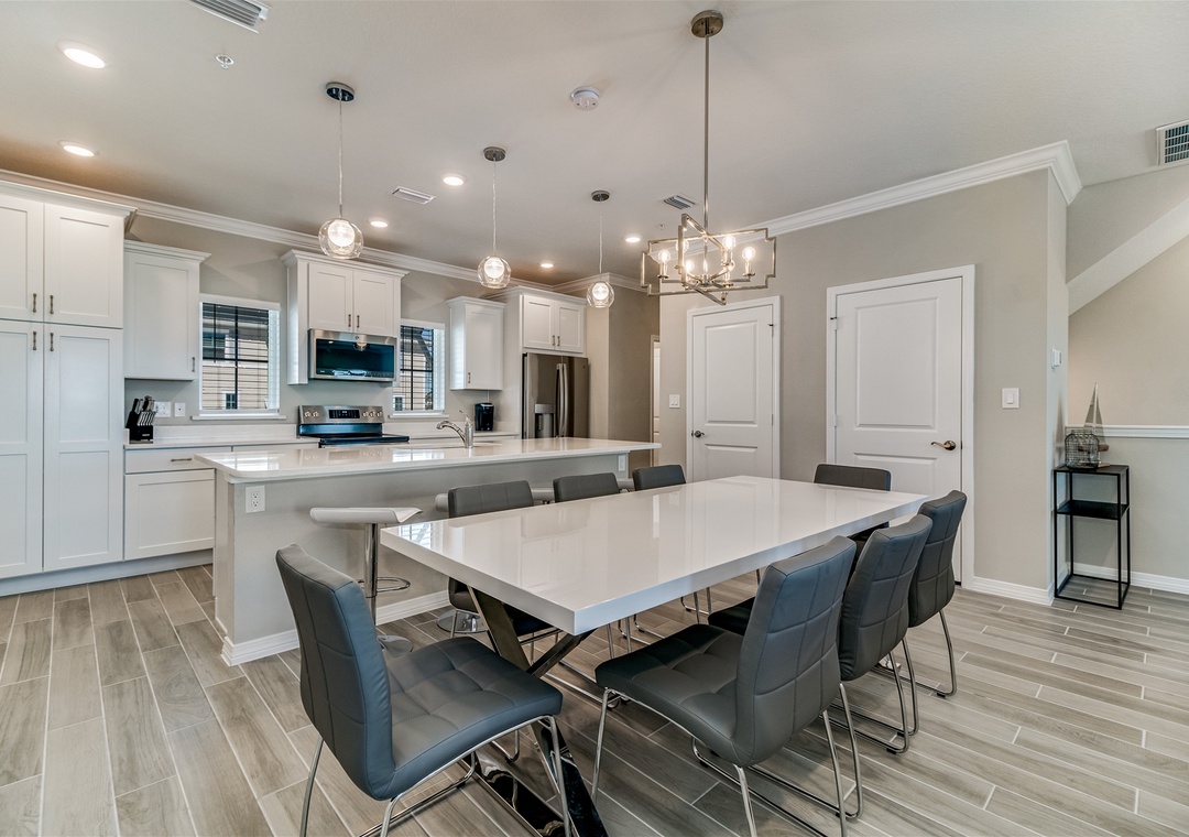 Lost Key Kokomo Dining Room and Kitchen