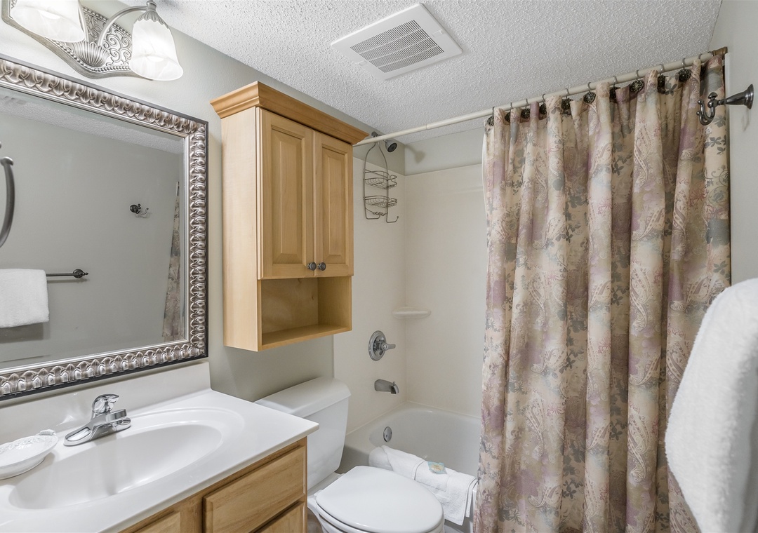 Sandy Key 826 Guest Bathroom #2
