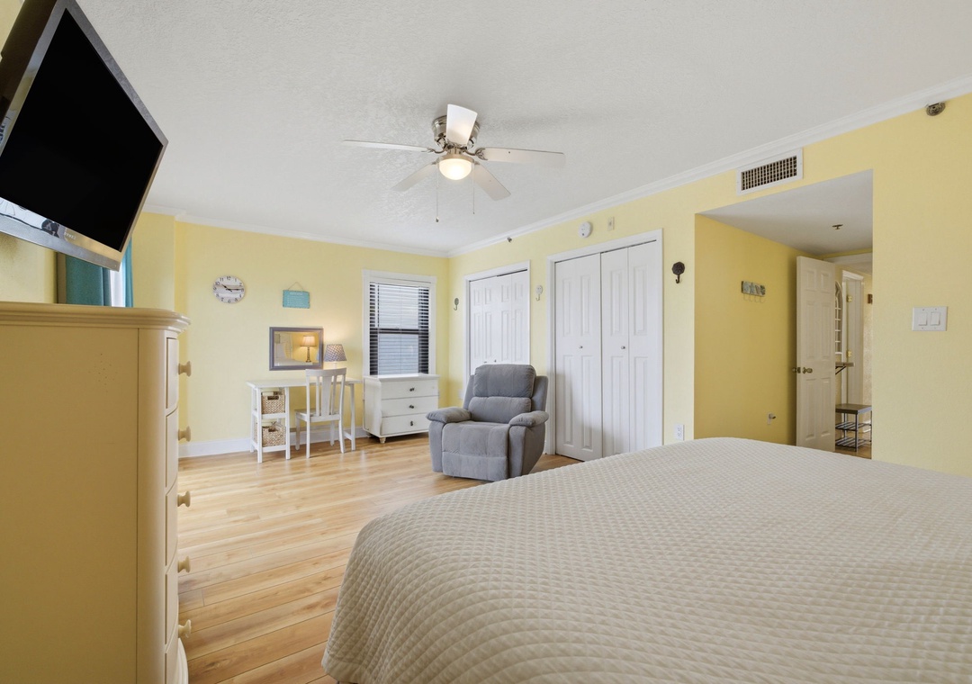 Ocean Breeze E601- Unwind in your cheerful bedroom with soft yellow walls, cozy recliner, and plenty of space to spread out and feel at home.