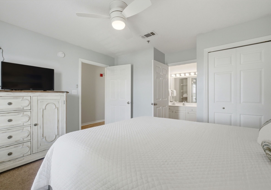 Grand Caribbean 416W- Bedroom 1 & TV to Bathroom 1