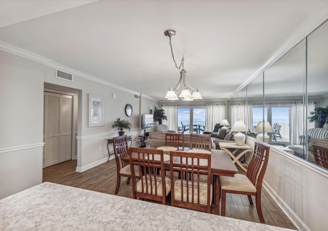 interiors-kitchen-123042031