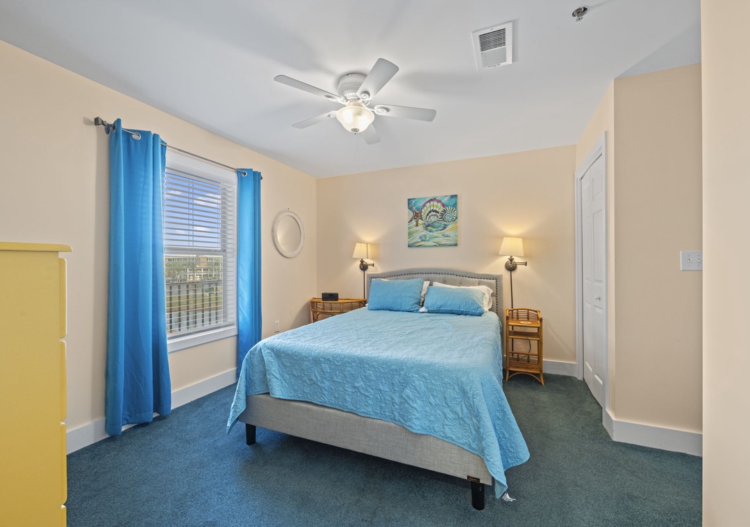 Grand Caribbean 302W Primary Bedroom Queen Bed