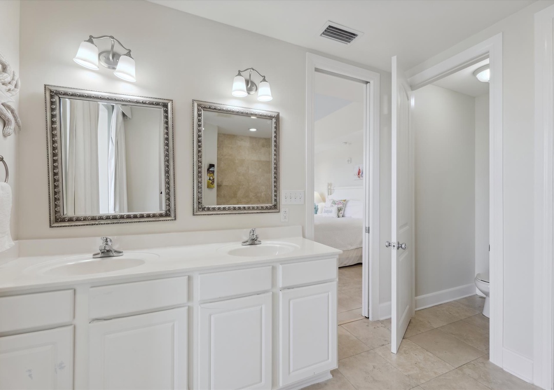 Sailmaker 901 Master Bathroom Vanities