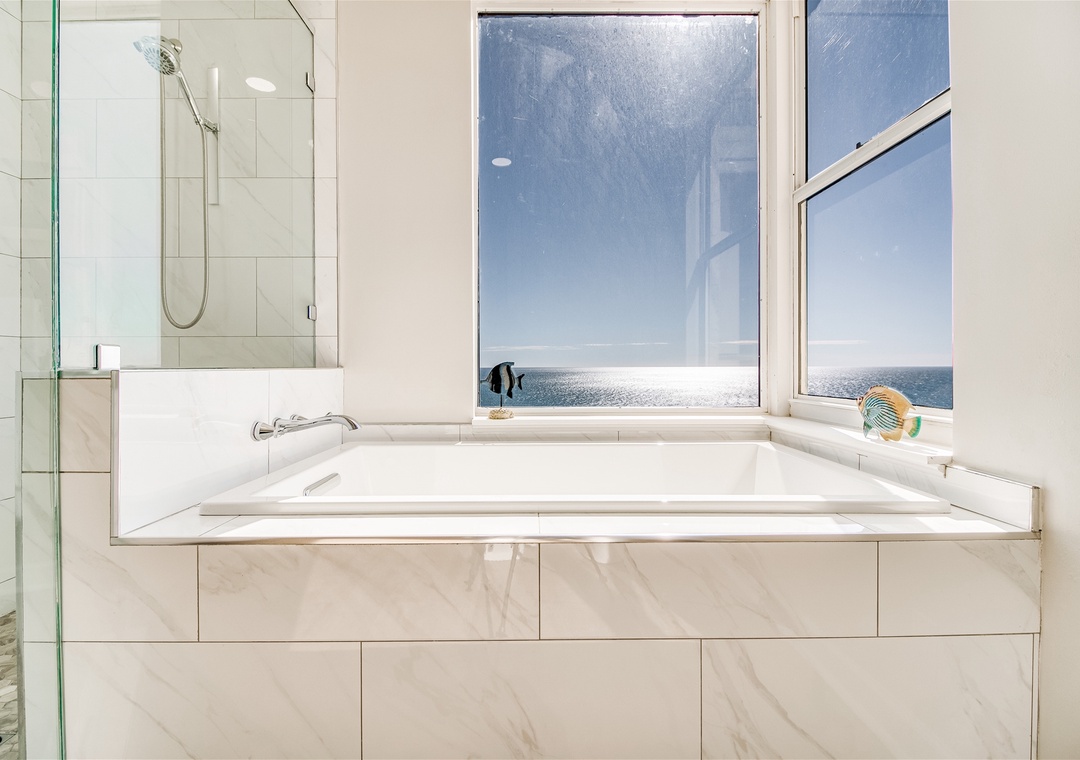 Beach Colony West PH3C Master Bathroom Tub
