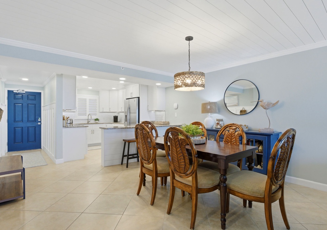 Sandy Key 818- Dining Room & Kitchen